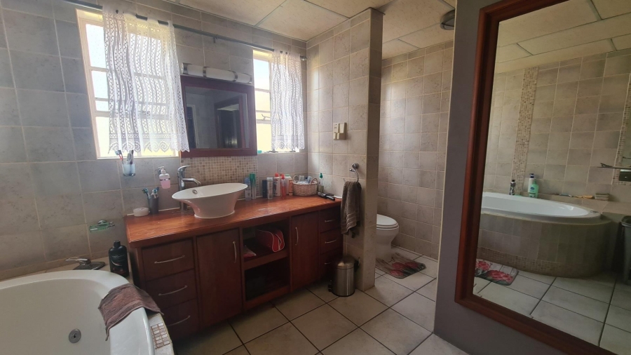 5 Bedroom Property for Sale in Wilgeboom A H North West
